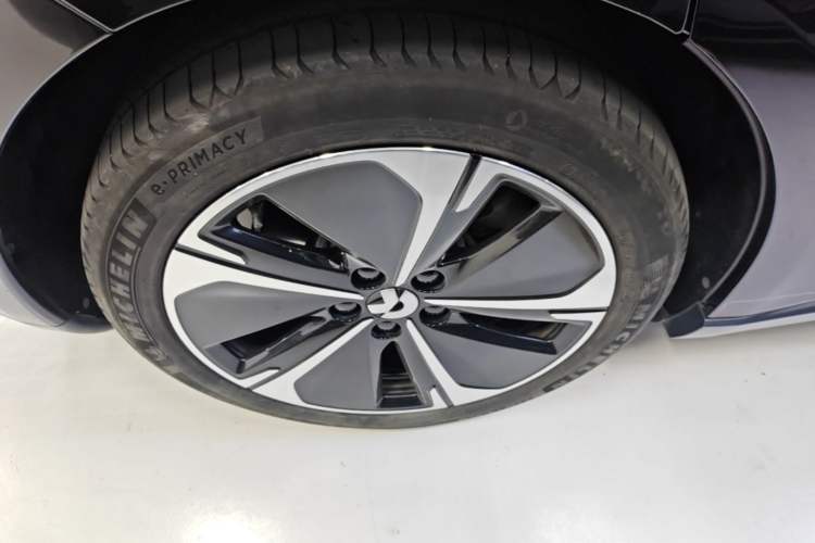 Used Nio ET5T 2023 75 kWh Touring Right Rear Wheel Hub