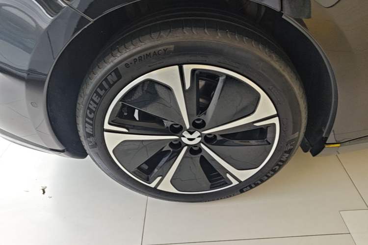 Used Nio ET5T 2023 75 kWh Touring Right Rear Wheel Hub
