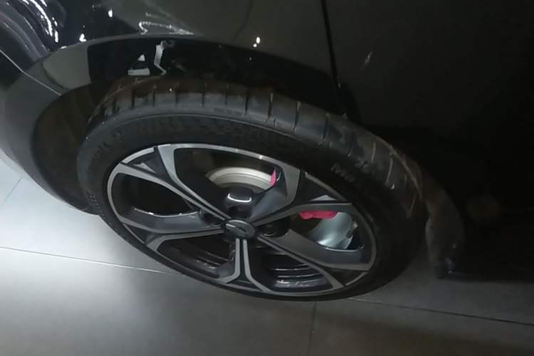Used Nio ET5T 2023 75 kWh Touring Right Rear Wheel Hub