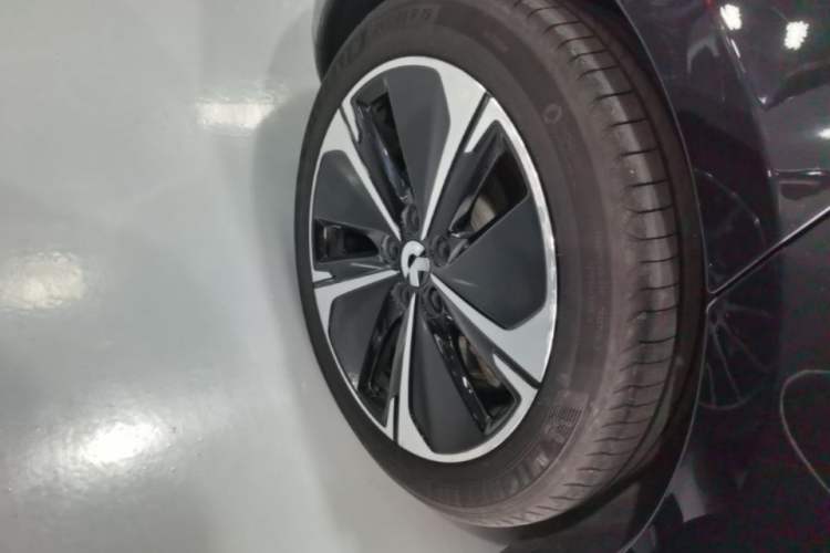 Used Nio ET5T 2023 75 kWh Touring Right Rear Wheel Hub
