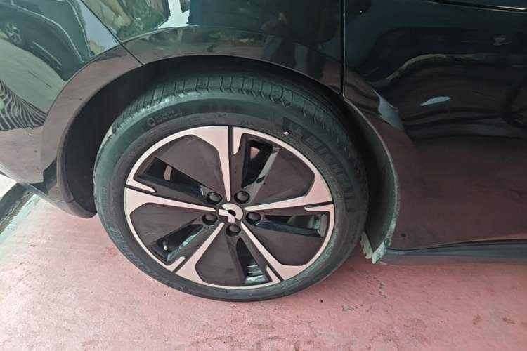 Used Nio ET5T 2023 75 kWh Touring Right Rear Wheel Hub