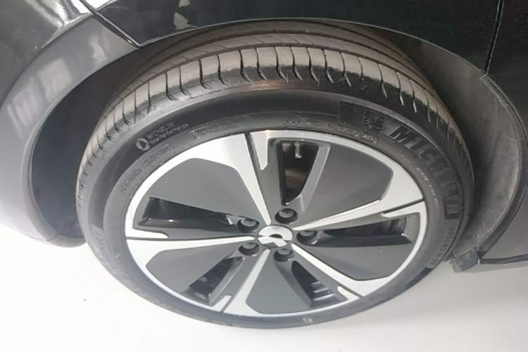 Used Nio ET5T 2023 75 kWh Touring Right Rear Wheel Hub