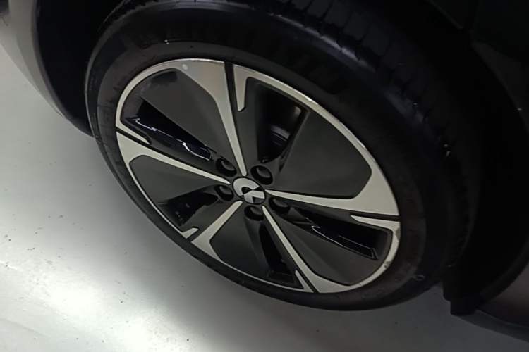 Used Nio ET5T 2023 75 kWh Touring Right Rear Wheel Hub
