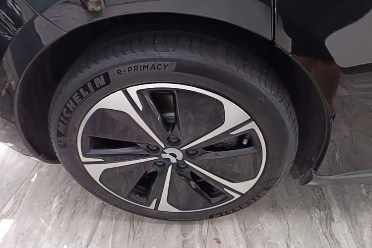 Used Nio ET5T 2023 75 kWh Touring Right Rear Wheel Hub