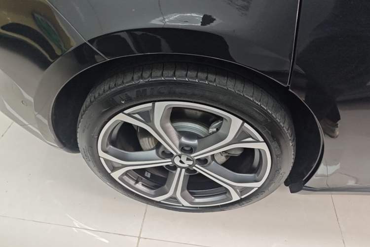 Used Nio ET5T 2023 75 kWh Touring Right Rear Wheel Hub