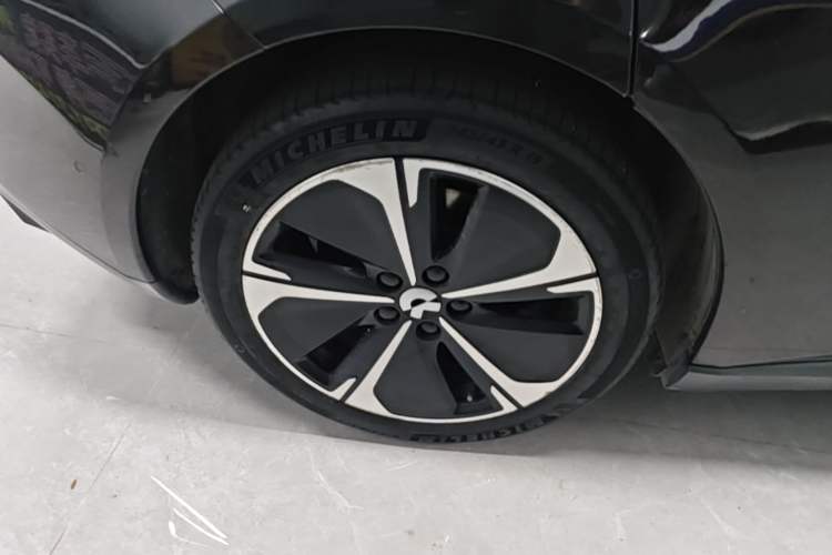 Used Nio ET5T 2023 75 kWh Touring Right Rear Wheel Hub
