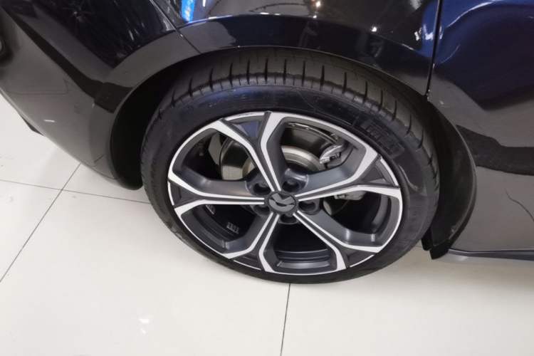 Used Nio ET5T 2023 75 kWh Touring Right Rear Wheel Hub
