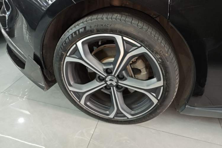 Used Nio ET5T 2023 75 kWh Touring Right Rear Wheel Hub