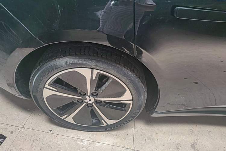 Used Nio ET5T 2023 75 kWh Touring Right Rear Wheel Hub