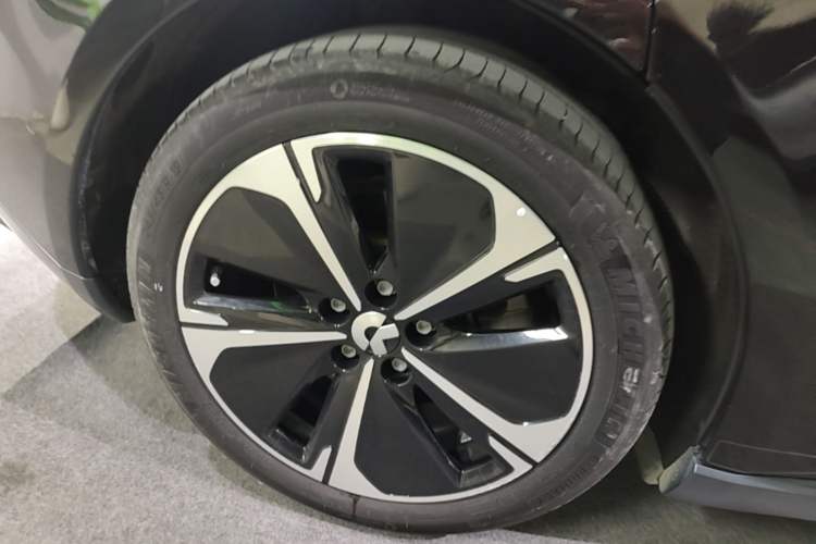 Used Nio ET5T 2023 75 kWh Touring Right Rear Wheel Hub