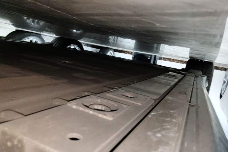 Used Nio ET5T 2023 75 kWh Touring Right Side Sill