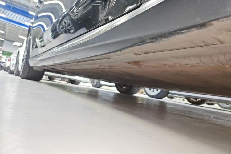 Used Nio ET5T 2023 75 kWh Touring Right Side Sill