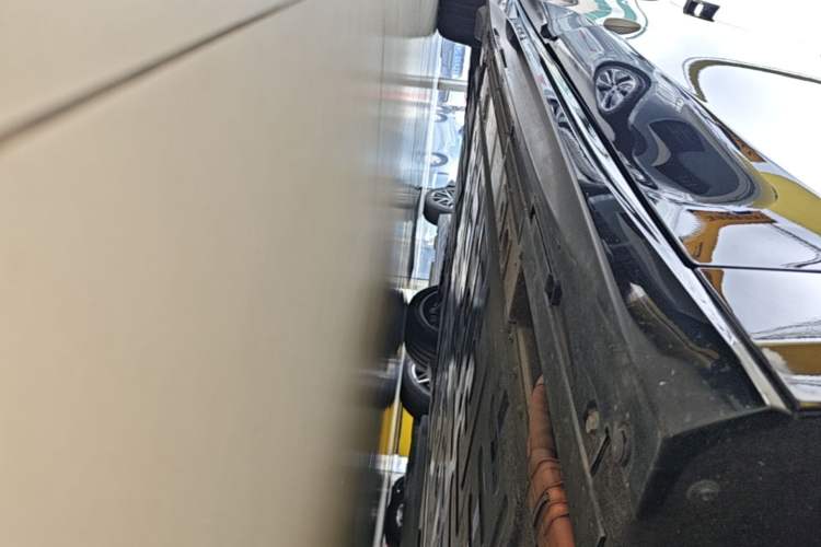 Used Nio ET5T 2023 75 kWh Touring Right Side Sill