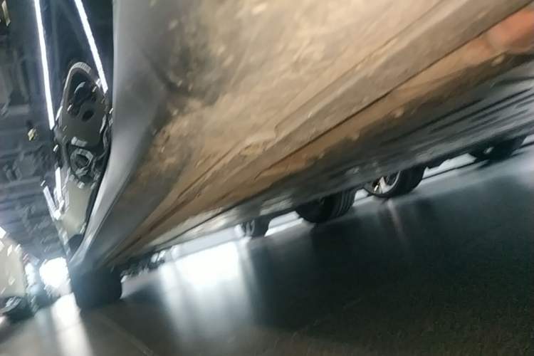 Used Nio ET5T 2023 75 kWh Touring Right Side Sill