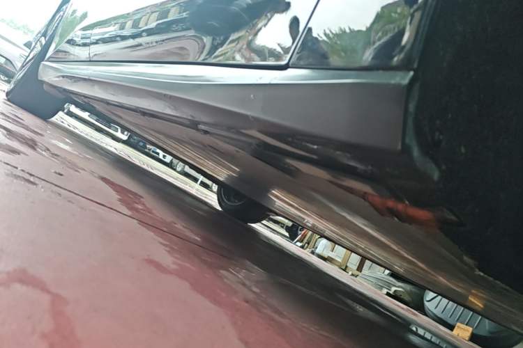 Used Nio ET5T 2023 75 kWh Touring Right Side Sill