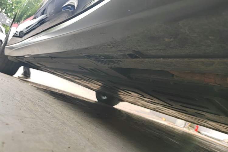 Used Nio ET5T 2023 75 kWh Touring Right Side Sill