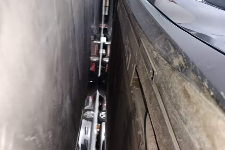Used Nio ET5T 2023 75 kWh Touring Right Side Sill