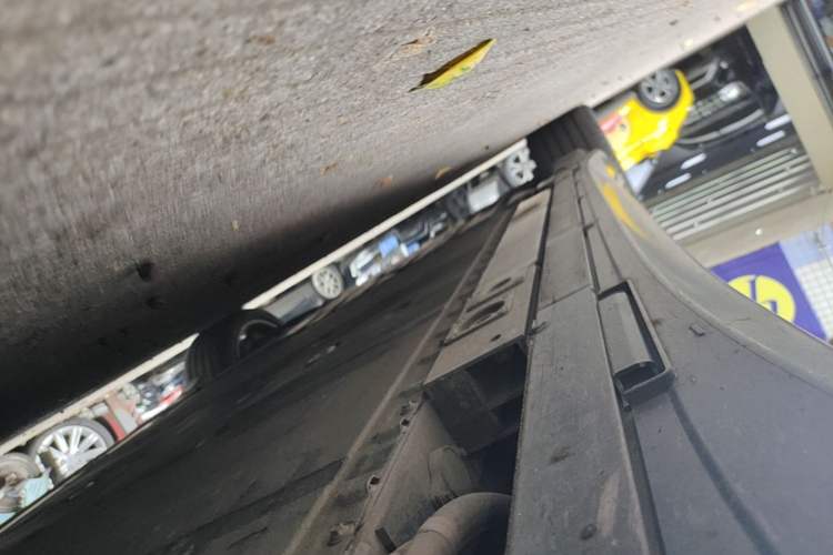 Used Nio ET5T 2023 75 kWh Touring Right Side Sill