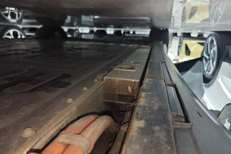 Used Nio ET5T 2023 75 kWh Touring Right Side Sill
