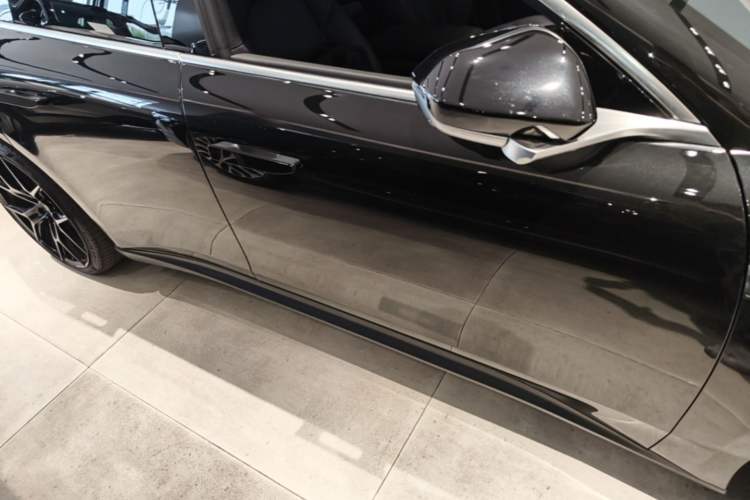 Used Nio ET5T 2023 75 kWh Touring Right Side Sill