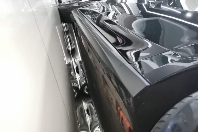 Used Nio ET5T 2023 75 kWh Touring Right Side Sill