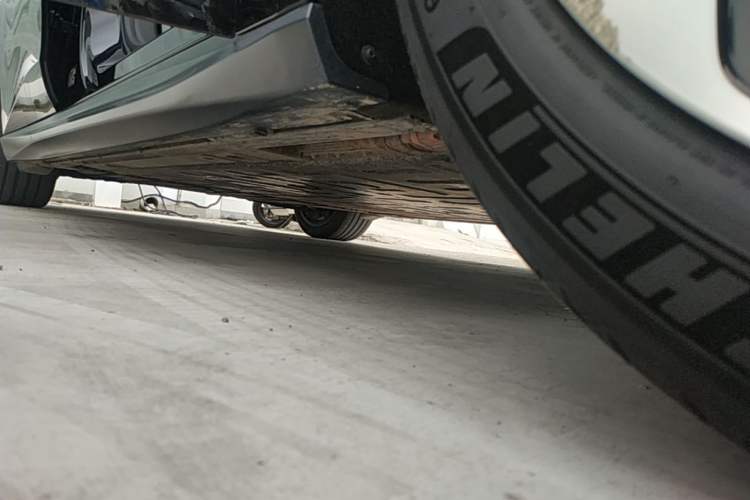 Used Nio ET5T 2023 75 kWh Touring Right Side Sill