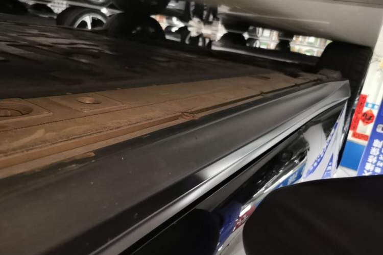 Used Nio ET5T 2023 75 kWh Touring Right Side Sill