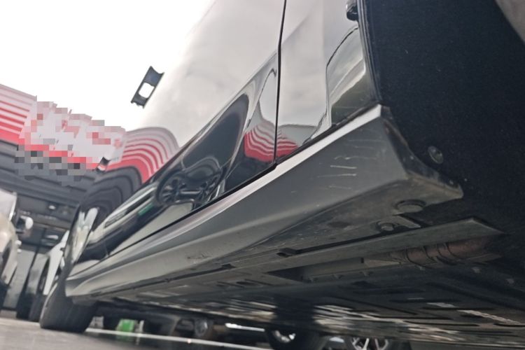 Used Nio ET5T 2023 75 kWh Touring Right Side Sill