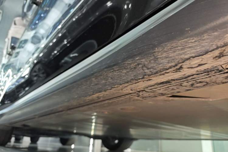 Used Nio ET5T 2023 75 kWh Touring Right Side Sill