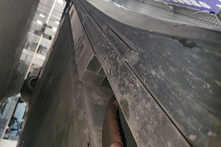 Used Nio ET5T 2023 75 kWh Touring Right Side Sill