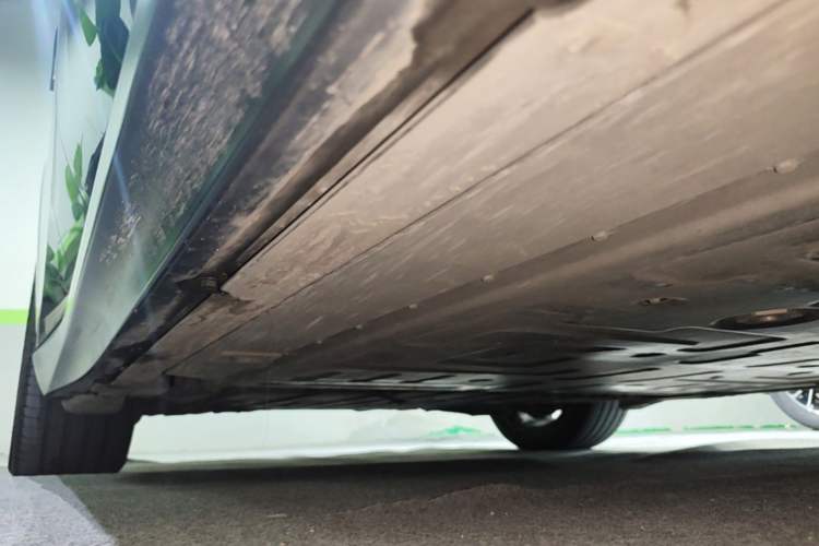 Used Nio ET5T 2023 75 kWh Touring Right Side Sill