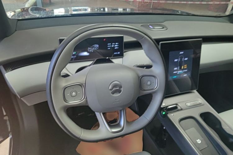 Used Nio ET5T 2023 75 kWh Touring Steering Wheel
