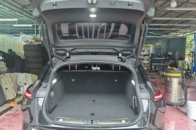 Used Nio ET5T 2023 75 kWh Touring Trunk