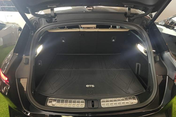 Used Nio ET5T 2023 75 kWh Touring Trunk