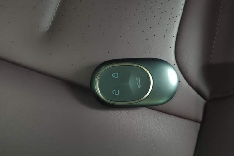 Used Nio ET5T 2023 75 kWh Touring Vehicle Key
