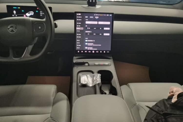Used Nio ET5T 2023 75 kWh Touring Audio And AC Panel