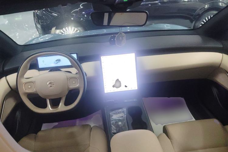 Used Nio ET5T 2023 75 kWh Touring Center Console