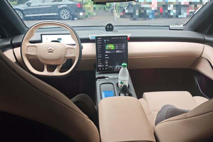 Used Nio ET5T 2023 75 kWh Touring Center Console