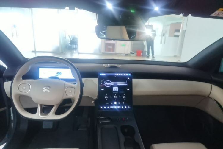 Used Nio ET5T 2023 75 kWh Touring Center Console