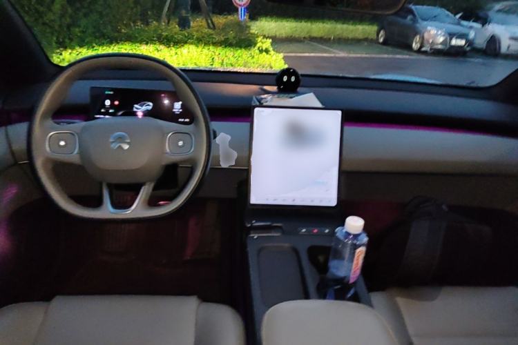 Used Nio ET5T 2023 75 kWh Touring Center Console