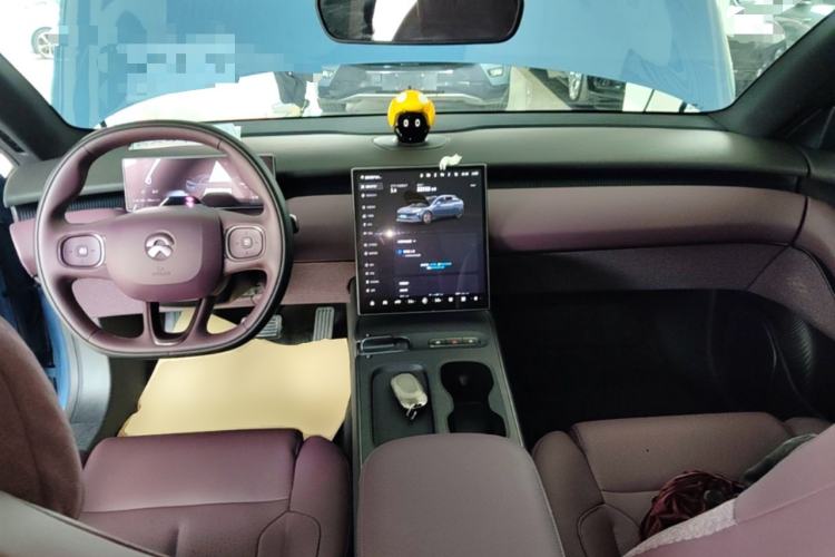 Used Nio ET5T 2023 75 kWh Touring Center Console