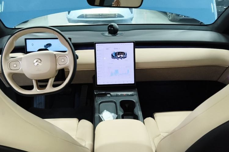 Used Nio ET5T 2023 75 kWh Touring Center Console