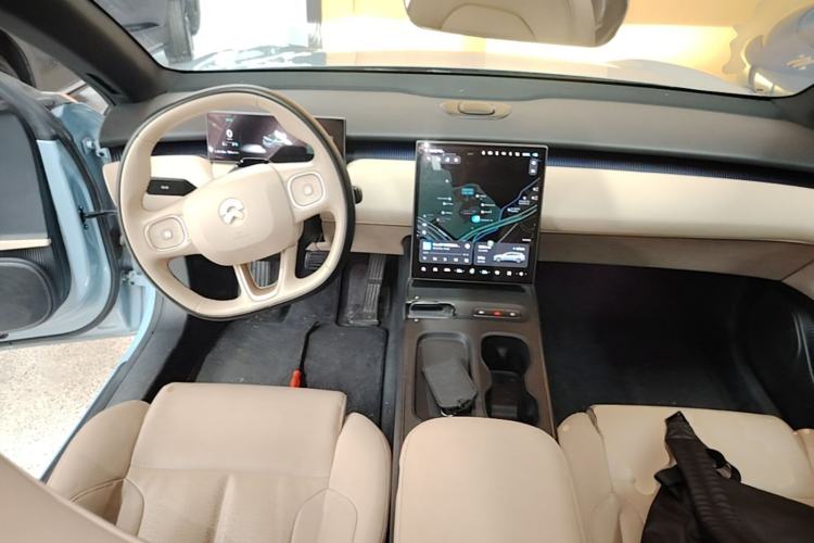 Used Nio ET5T 2023 75 kWh Touring Center Console