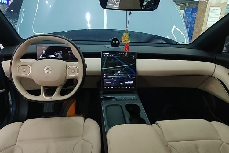 Used Nio ET5T 2023 75 kWh Touring Center Console