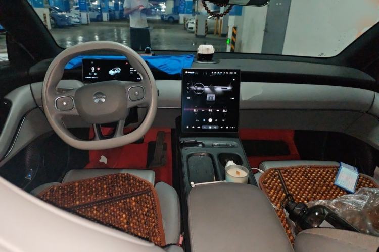 Used Nio ET5T 2023 75 kWh Touring Center Console