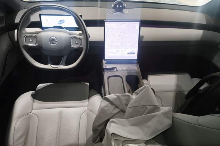 Used Nio ET5T 2023 75 kWh Touring Center Console