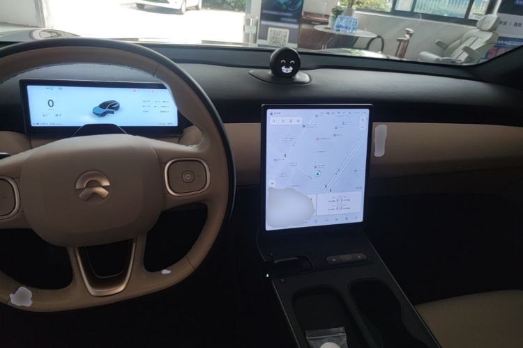Used Nio ET5T 2023 75 kWh Touring Center Console