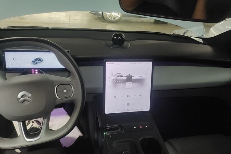 Used Nio ET5T 2023 75 kWh Touring Center Console