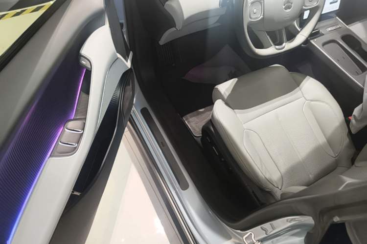Used Nio ET5T 2023 75 kWh Touring Driver Seat