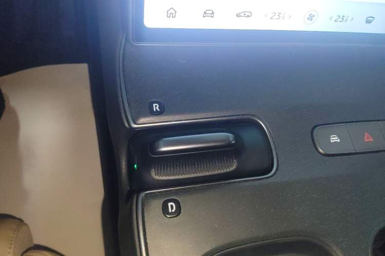 Used Nio ET5T 2023 75 kWh Touring Gear Lever